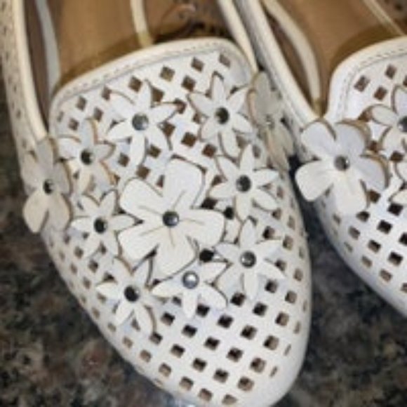 Girls Sz 13 Report Floral Cutout Flats - Picture 2 of 4